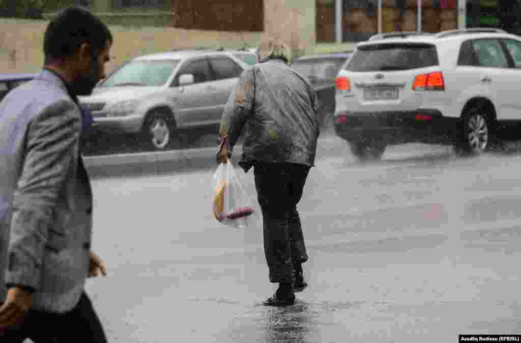 Azerbaijan, Baku rain
