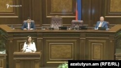 La lucrările Parlamentului de la Erevan