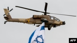 AH-64 "Апачи" по време на авиошоу в Израел
