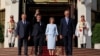 Premierul Poloniei, Donald Tusk, președintele Franței, Emmanuel Macron, președinta R. Moldova, Maia Sandu, și cancelarul Germaniei, Friedrich Merz, într-o fotografie de grup după conferința comună de la Președinție.