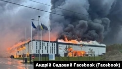 У Львові внаслідок російського ракетного удару горить індустріальний парк Sparrow. Україна, 5 жовтня 2025 року