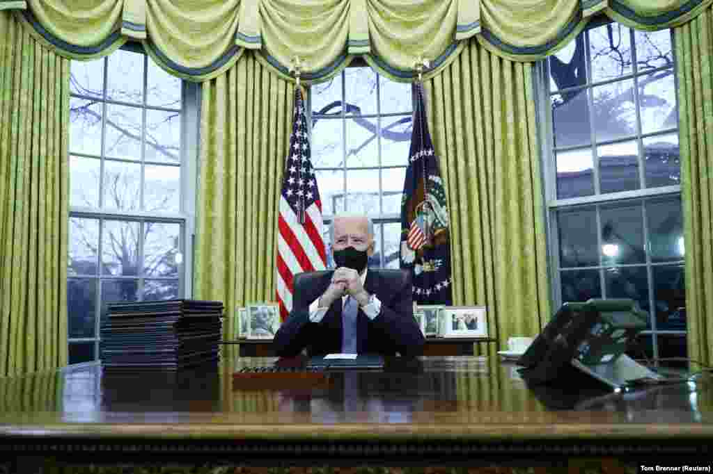 Američki predsednik Joe Biden ispunio je ranije dato obećanje i u satima nakon polaganja zakletve počeo je sa potpisivanjem izvršnih naredbi.
