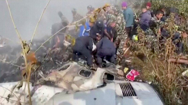 Најмалку 32 загинати во авионска несреќа во Непал 