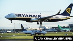 Літак лоукостера Ryanair приземляється в аеропорту Дубліна (архівне фото)