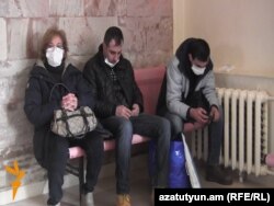 Bolnavi așteptând la spital 13 ianuarie, 2016.