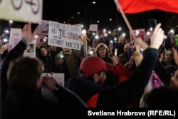 Протестиращи в Хага