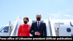 ლიეტუვის პრეზიდენტი გიტანას ნაუსედა მეუღლესთან ერთად
