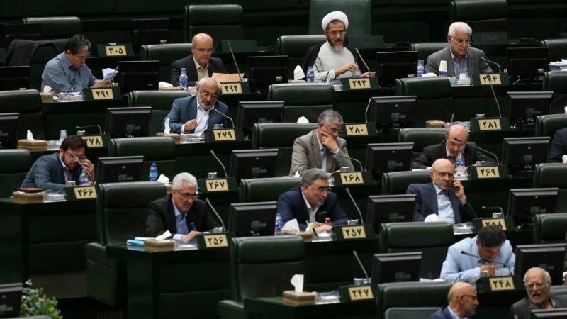 Parlamenti i Iranit e klasifikon ushtrinë amerikane si 