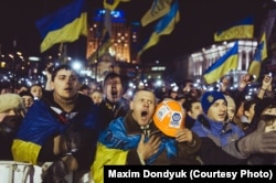 Гімн України на Майдані. Фото Максима Дондюка