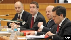 Представители России ожидают начала слушаний по делу ЮКОСа в ЕСПЧ. Страсбург, 04.03.2010