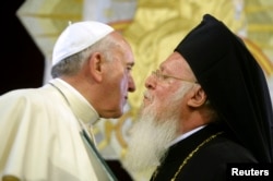 Поцелуй папы Франциска и патриарха Варфоломея Первого. Стамбул, 30 ноября