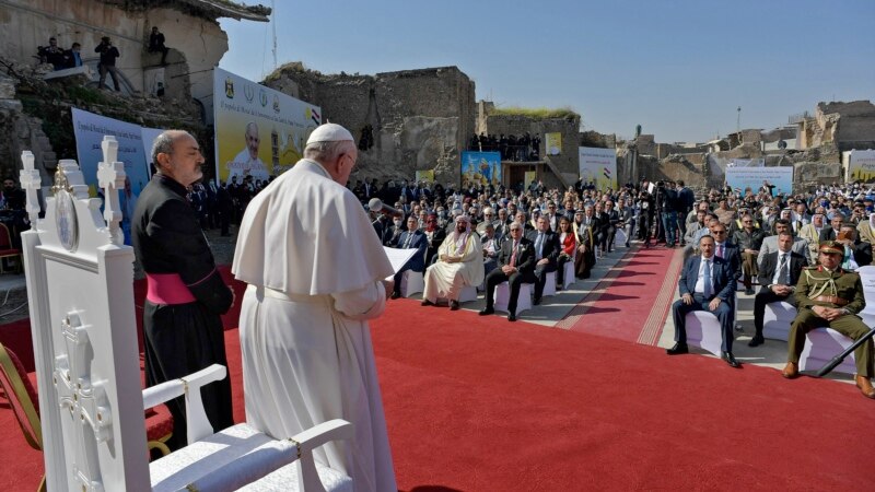 Папата ги посети деловите од Ирак што беа под контрола на Исламската држава