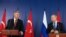 ولادیمیر پوتین  در کنفرانس مطبوعاتی مشترک و رجب طیب اردوغان.