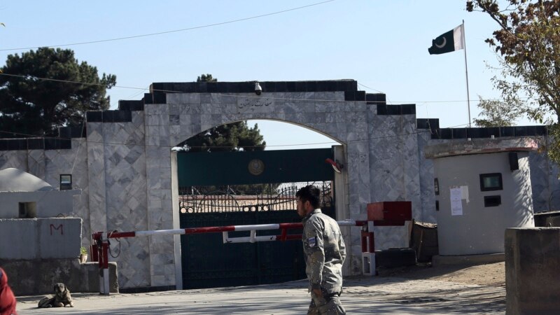 پاکستان سفارت: زیاتره افغانانو د ویزې غوښتنلیکونه سم نه دي ډک کړي