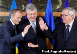 Petro Porosenko cu Donald Tusk și Jean-Claude Juncker in Brussels, 20 martie, 2019