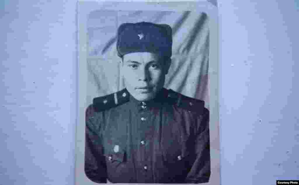 Абдулхалик Гасин был призван в армию в 1944 году.&nbsp;После окончания войны&nbsp;Абдулхалик Гасин&nbsp;служил на Дальнем Востоке, с 1946 года отбывал военную службу в качестве телеграфиста штаба в городе Хабаровске. Несмотря на то, что его забрали на войну в 1944 году, домой солдат вернулся лишь в 1951-м. &nbsp; 