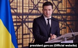 Президент України Володимир Зеленський під час брифінгу за підсумками саміту «Східного партнерства». Брюссель, 15 грудня 2021 року