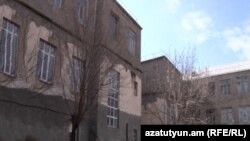 Էջմիածնի թիվ 2 դպրոցը