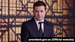 «Цей ранок увійшов в історію, але ця історія різна абсолютно для нашої країни і для Росії», заявив президент Володимир Зеленський