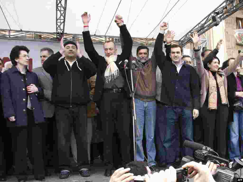 GEORGIA, Tbilisi : Georgian opposition leaders Nino Burjanadze (L), Levan Gachechiladze (2L), Irakly Alasania (2R), and Salome Zurabishvili (R) cheer at a rally in Tbilisi on April 9, 2009. Tens of thousands of anti-government demonstrators massed in the Georgian capital, launching a protest movement aimed at forcing the resignation of President