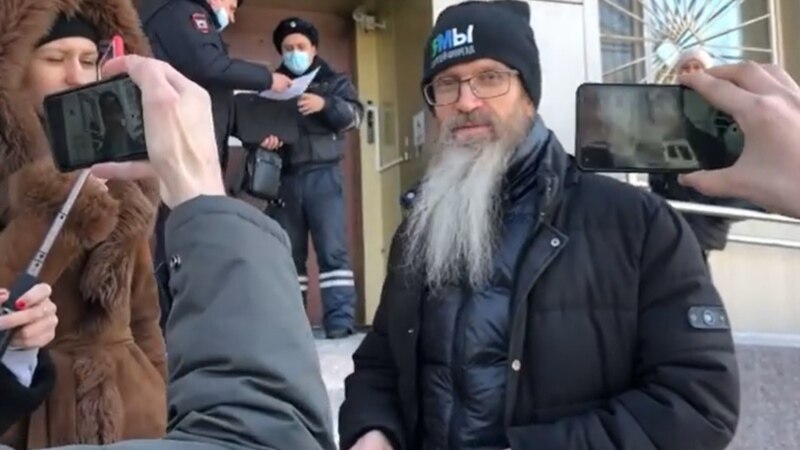 «Батюшка не может крестить – он арестован за митинги». Священник из Хабаровска объявил в камере голодовку