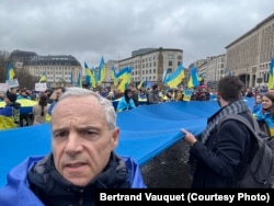 Мер міста Крайнем Бертран Воке на проукраїнській демонстрації в Брюсселі, Бельгія, 22 лютого 2026 року