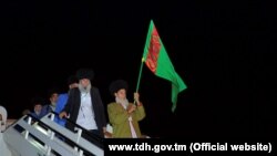 Türkmenistan 'wepaly zyýaratçylary halkyň hasabyna' Saud Arabystanyna ibermegini dowam etdirýär