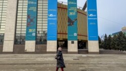 Баннеры с информацией о дате конституционного референдума в Казахстане. Уральск, 11 марта 2026 года
