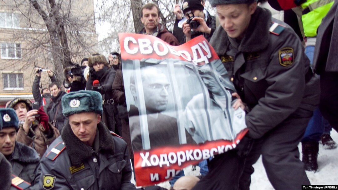 У здания Хамовнического суда, 27 декабря