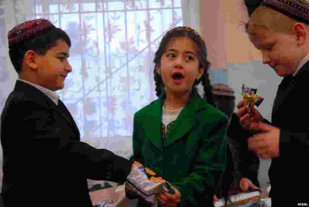 Төркмәнстанда урыс мәктәбе #14