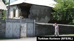 Zaqatalada zəlzələdən dağılmış ev (Arxiv foto)