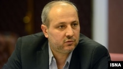 مناف هاشمی در چند هفته گذشته و همزمان با سیل استان گلستان در سفر خارج از کشور به سر می‌برد

