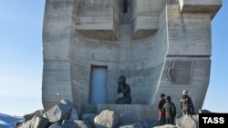 A section of the massive Mask Of Sorrow monument near the city of Magadan (file photo)