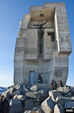 Россия. Магадан. Мемориал жертвам политических репрессий "Маска скорби