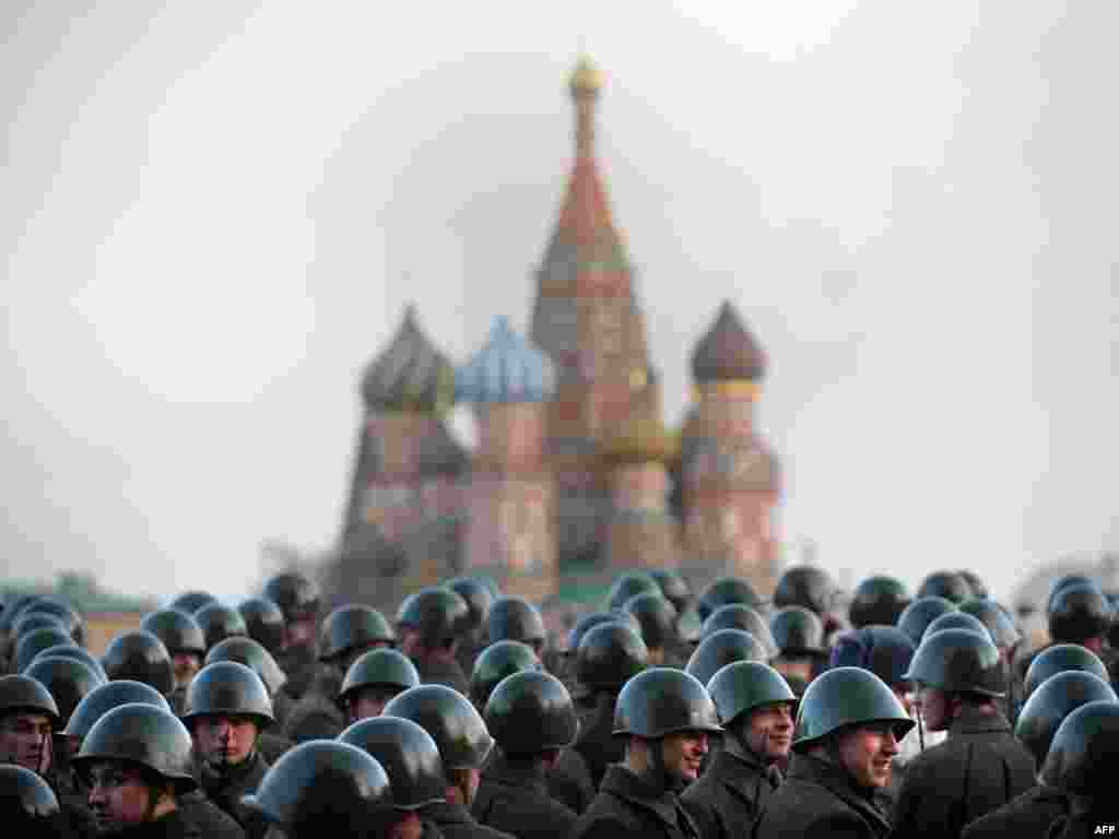 Russian soldiers dressed in World War II uniforms rehearse a military parade on November 5, ahead of a reenactment of the Soviet Army's battle with invading fascist troops in Moscow on November 7, 1941.