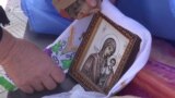 Панахида на Донеччині: матері загиблих бійців зі сльозами звернулися до політиків (відео)