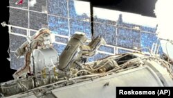 Izlazak ruskih kosmonauta u otvoreni svemir