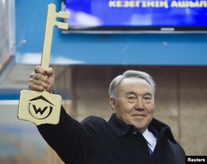 Филиппиннен секс-жұмысшы жалдаңыз