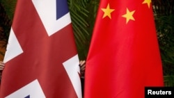 Знамиња на Велика Британија и Кина