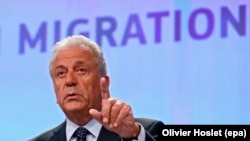 Comisarul european responsabiul cu problemele migrației Dimitris Avramopoulos 