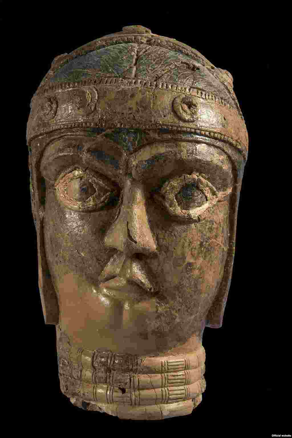 Figurină feminină. Mască mortuară. Tappe Sarab, 7000-6100 î.e.n., Teheran, National Museum of Iran