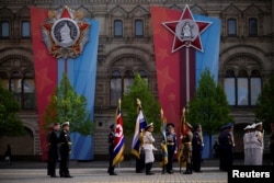 Парадқа қатысып жатқан Солтүстік Кореяның әскери қызметкерлері. Мәскеу, 9 мамыр 2026 жыл.