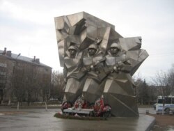 Памятник Подольским курсантам рядом с ЦА МО