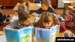 На уроке украинского языка в Чопской школе. Украина, 3 октября 2017 года