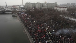 Police estimates on December 10 put the crowd at 20,000, while organizers cited much higher figures of up to 100,000.