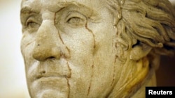 Фрагмэнт статуі Джорджа Вашынгтона ў Вашынгтоне