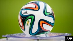 Topi zyrtar i prodhuar nga Adidas, 'Brazuca', për Kupën e Botës, 'Brazil 2014'