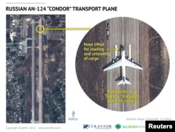 Орусиянын Ан-124 Кондор транспорттук учагы Латакиядагы авиабазада. Стратфор компаниясынын заказы менен космостон тартылган сүрөт. 15-сентябрь, 2015-жыл.