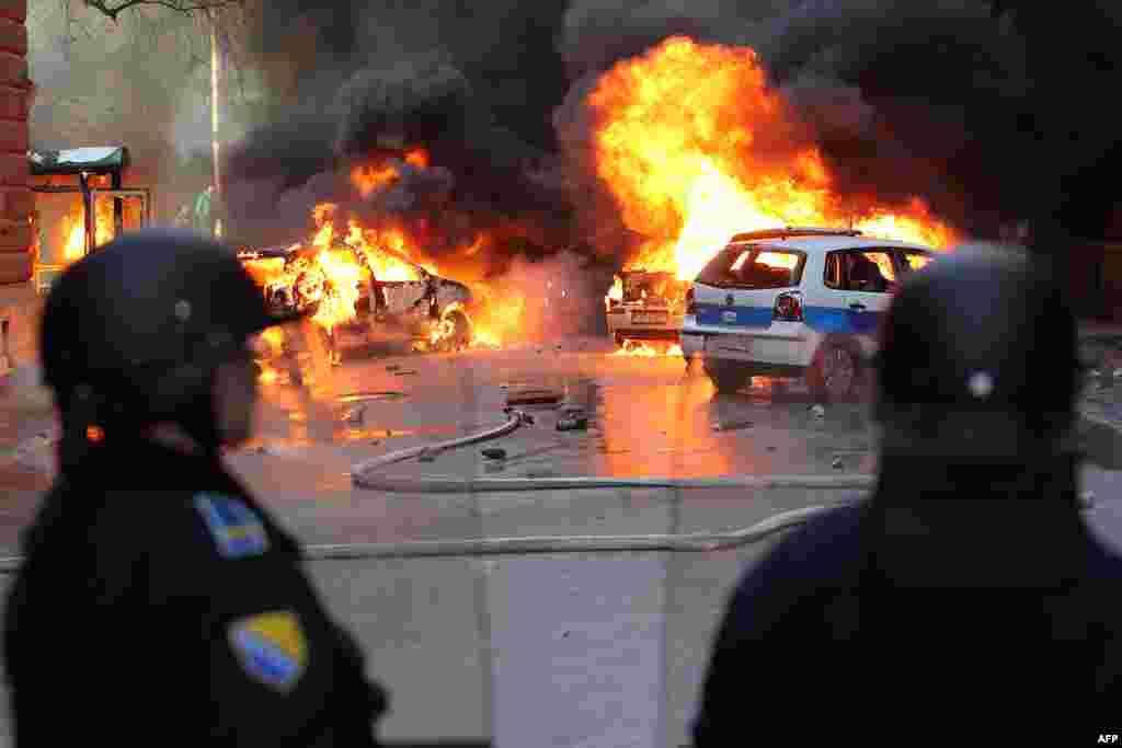 В Сараеве горят автомобили, 7 февраля