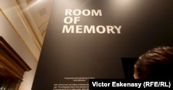 O „Cameră a memoriei” represiunilor staliniste la expoziția londoneză